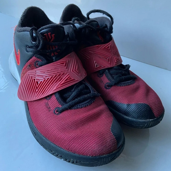 Nike Kyrie  Flytrap Mens red/ Black Basketball Shoes Sz 8 - Picture 1 of 12